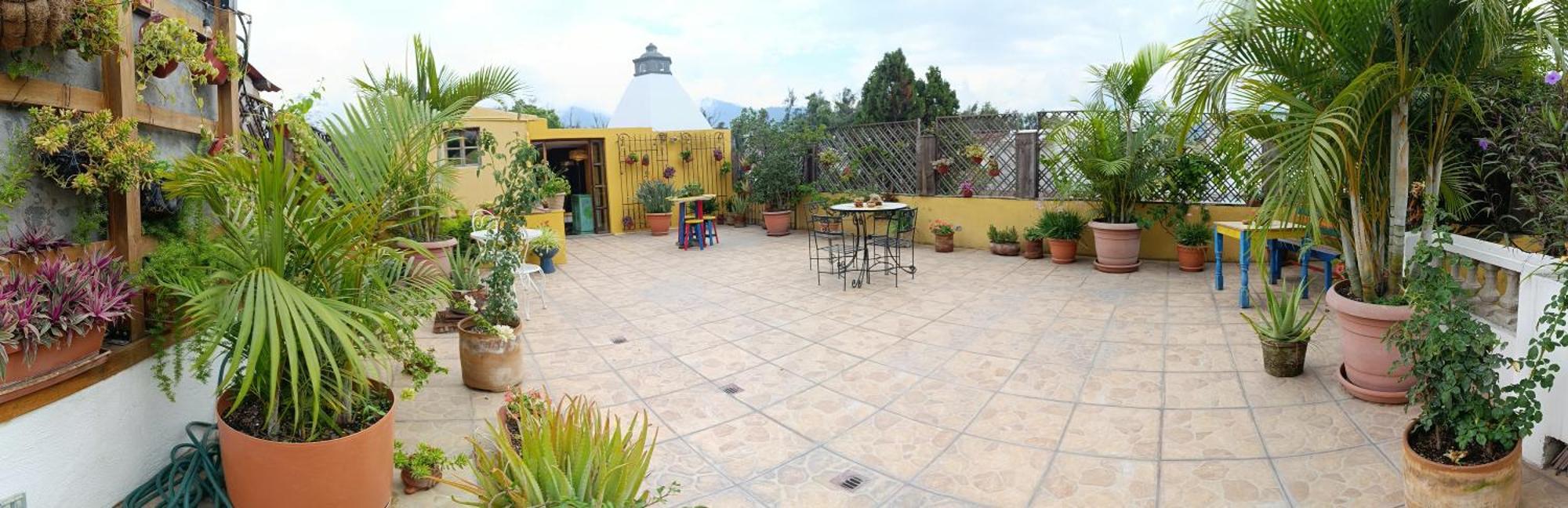 Yellow House Hostel B&B Antigua Exterior photo