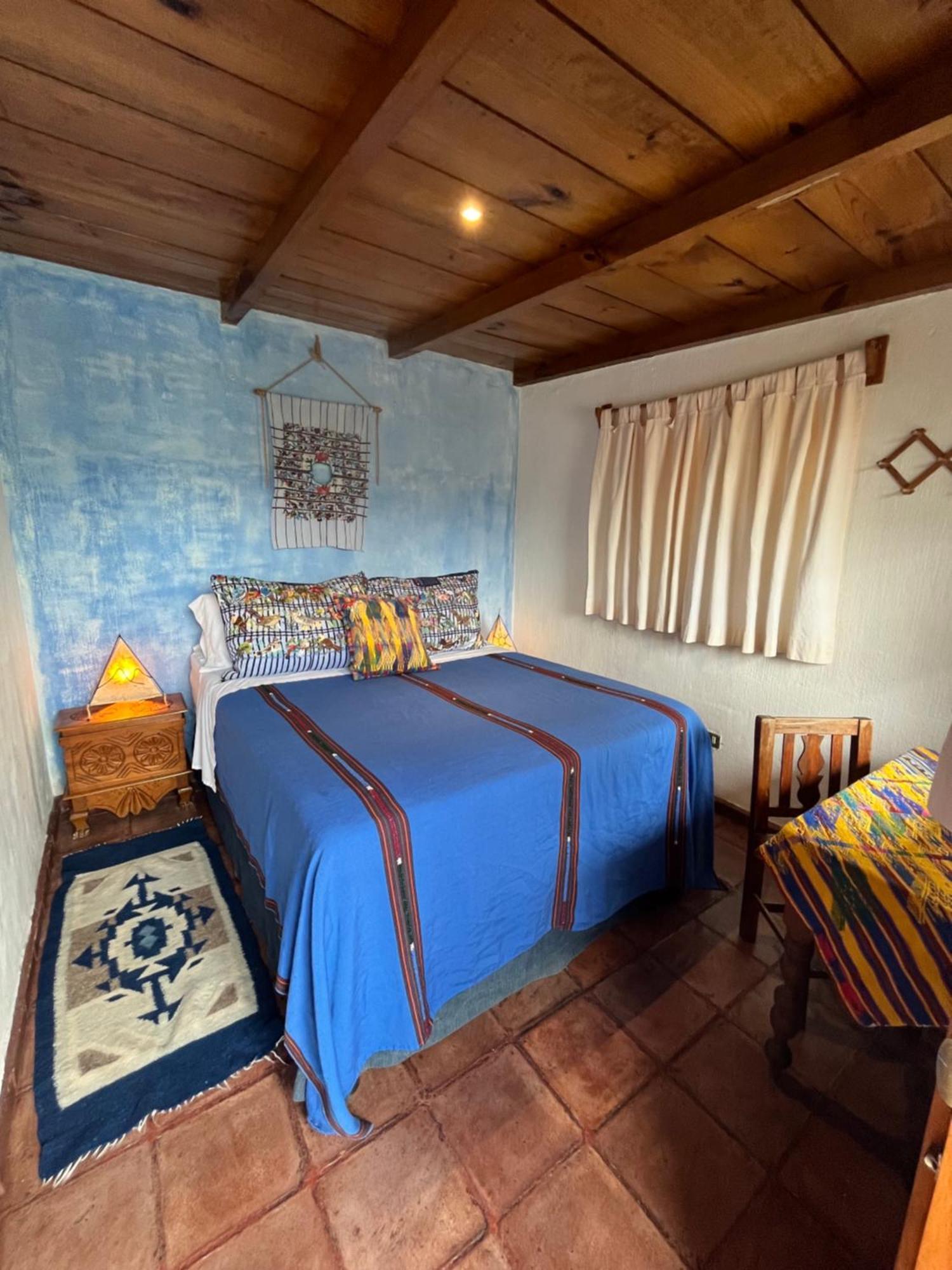 Yellow House Hostel B&B Antigua Exterior photo